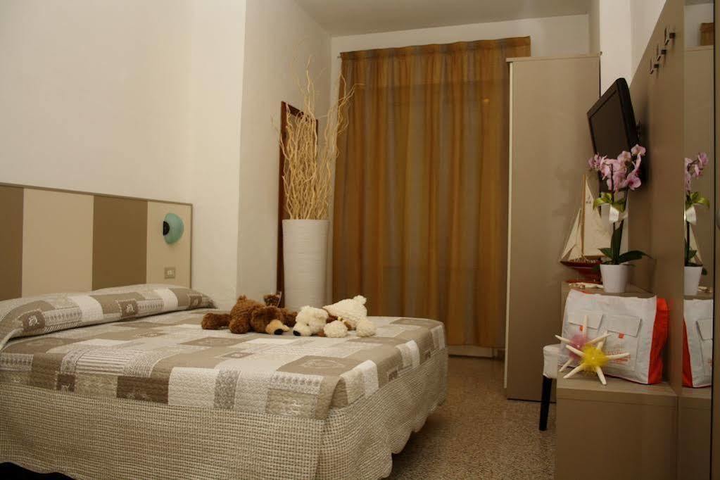 Hotel Camelia Rimini Esterno foto